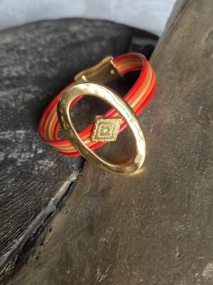 Bracelet femme cinq cuirs ronds 2mm et passants dorés