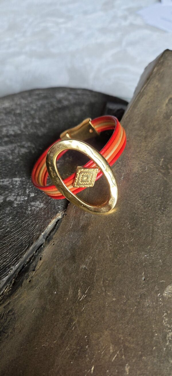 Bracelet femme cinq cuirs ronds 2mm et passants dorés