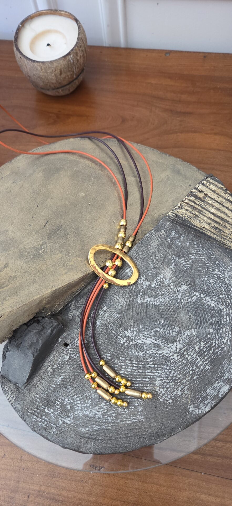 Collier sautoir femme cuir rond 2mm et passants dorés