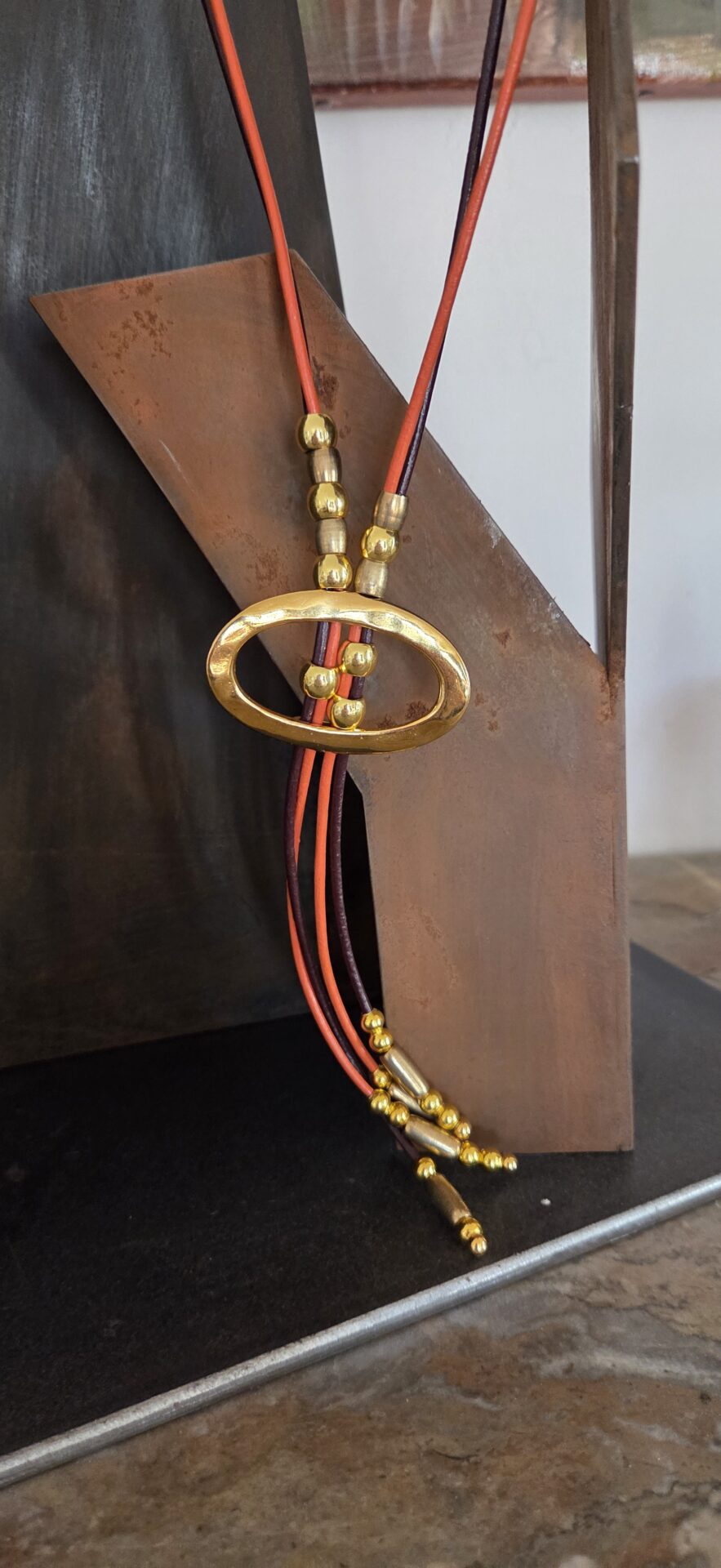 Collier sautoir femme cuir rond 2mm et passants dorés