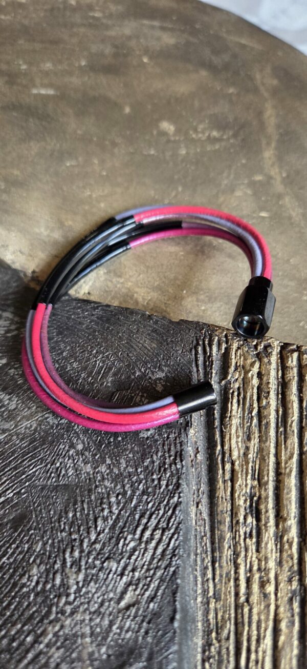 Bracelet femme cuir rond 2mm tons rose et mauve, tubes noirs