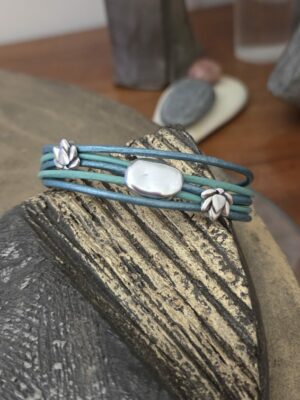 Bracelet femme cuir rond 2mm bleu et passants argentés