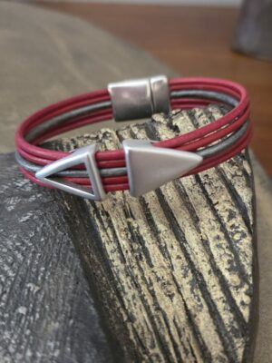 Bracelet femme cuir rond gris et rouge passants argentés