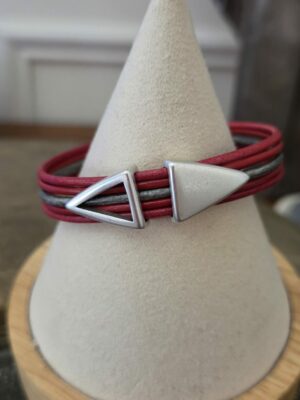 Bracelet femme cuir rond gris et rouge passants argentés