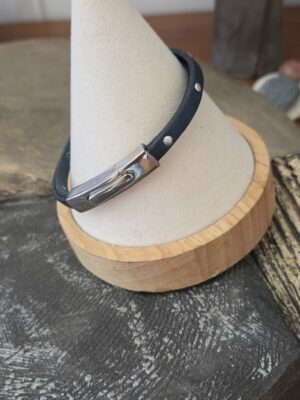 Bracelet homme en cuir bleu clouté