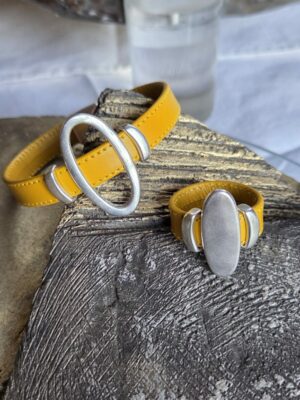Bracelet femme cuir jaune et passants argentés