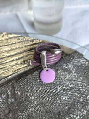 Bague femme cuir ond violet et sequin émaillé