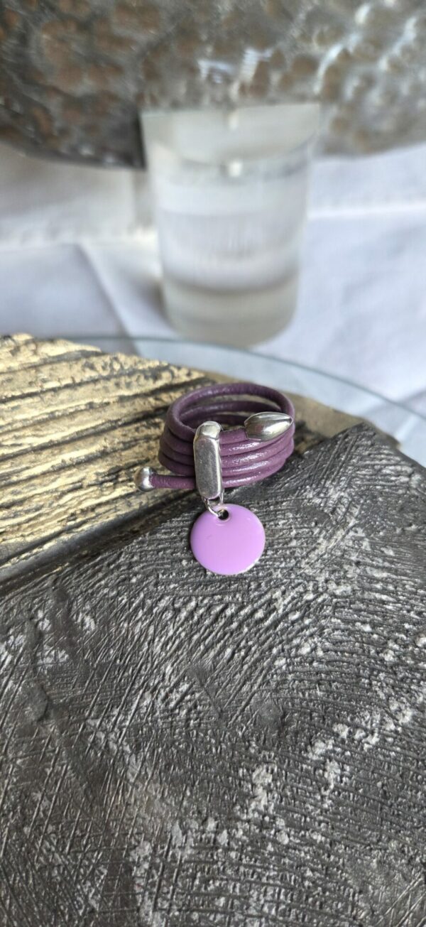 Bague femme cuir ond violet et sequin émaillé