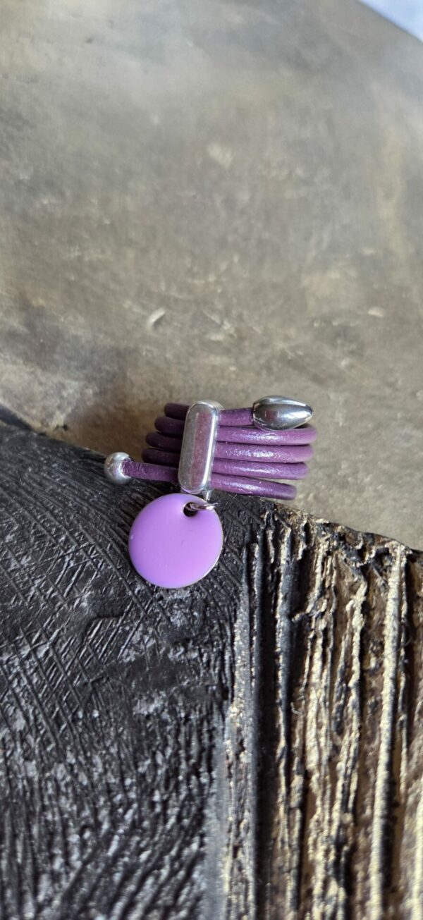 Bague femme cuir ond violet et sequin émaillé