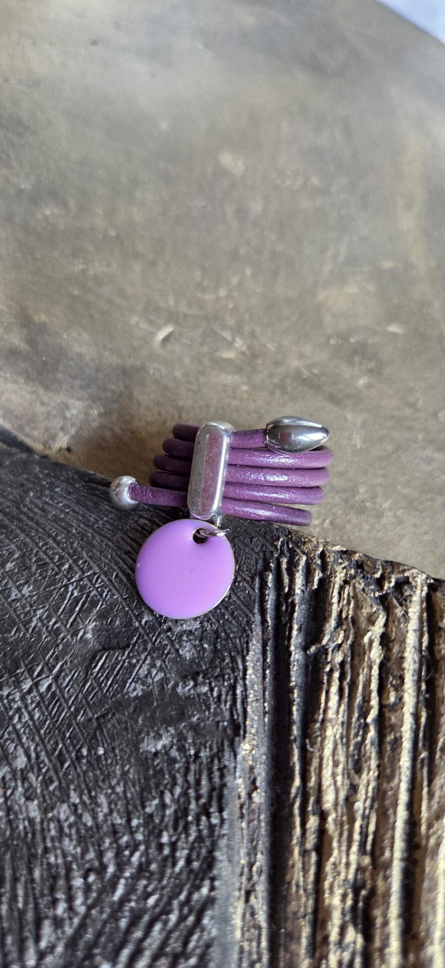 Bague femme cuir ond violet et sequin émaillé