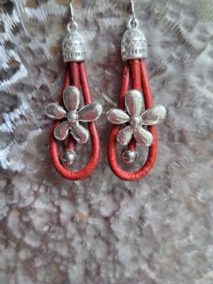 Boucle d'oreille femme en cuir rond rouge et marguerite