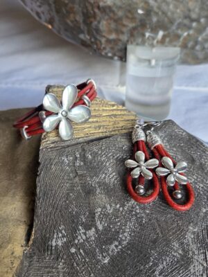 Bracelet femme cuir rouge et grosse fleur