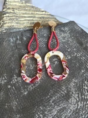 Boucle d'oreille femme cuir rond rouge et connecteur en acétate rouge