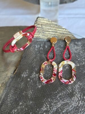 Boucle d'oreille femme cuir rond rouge et connecteur en acétate rouge