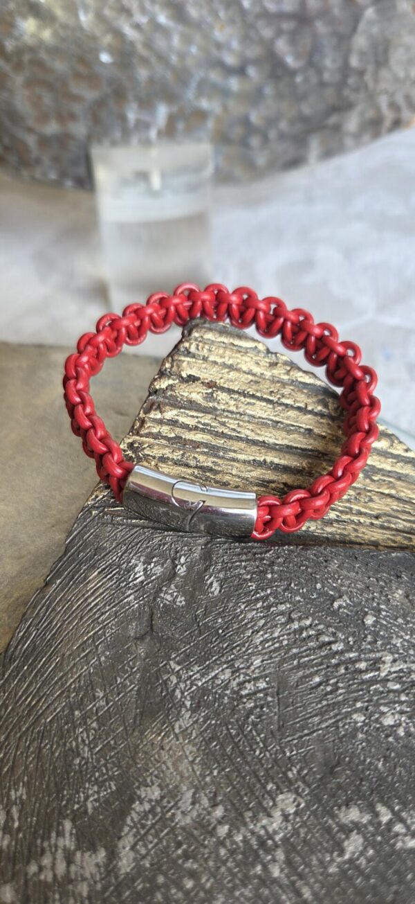 Bracelet cuir rond rouge tressé macramé