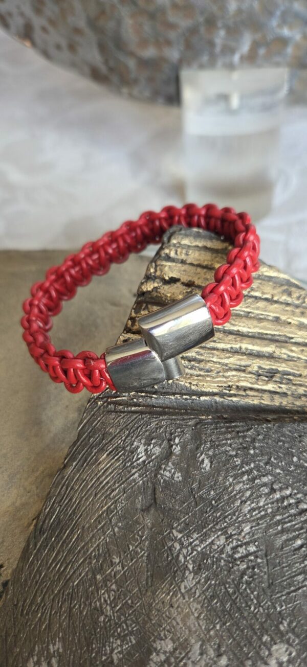Bracelet cuir rond rouge tressé macramé