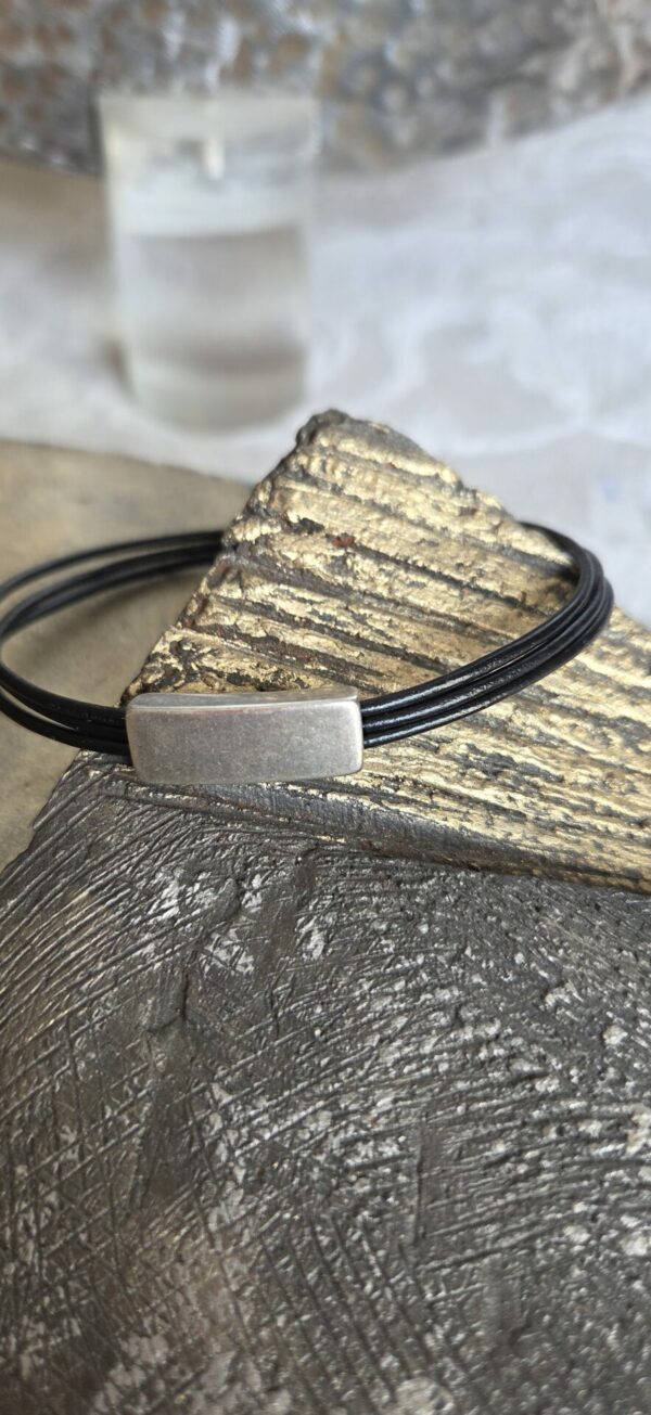 Bracelet homme cuir rond 1,5 noir et tube plat argenté