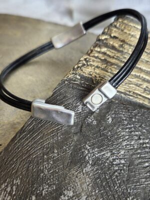 Bracelet homme cuir rond 1,5 noir et tube plat argenté