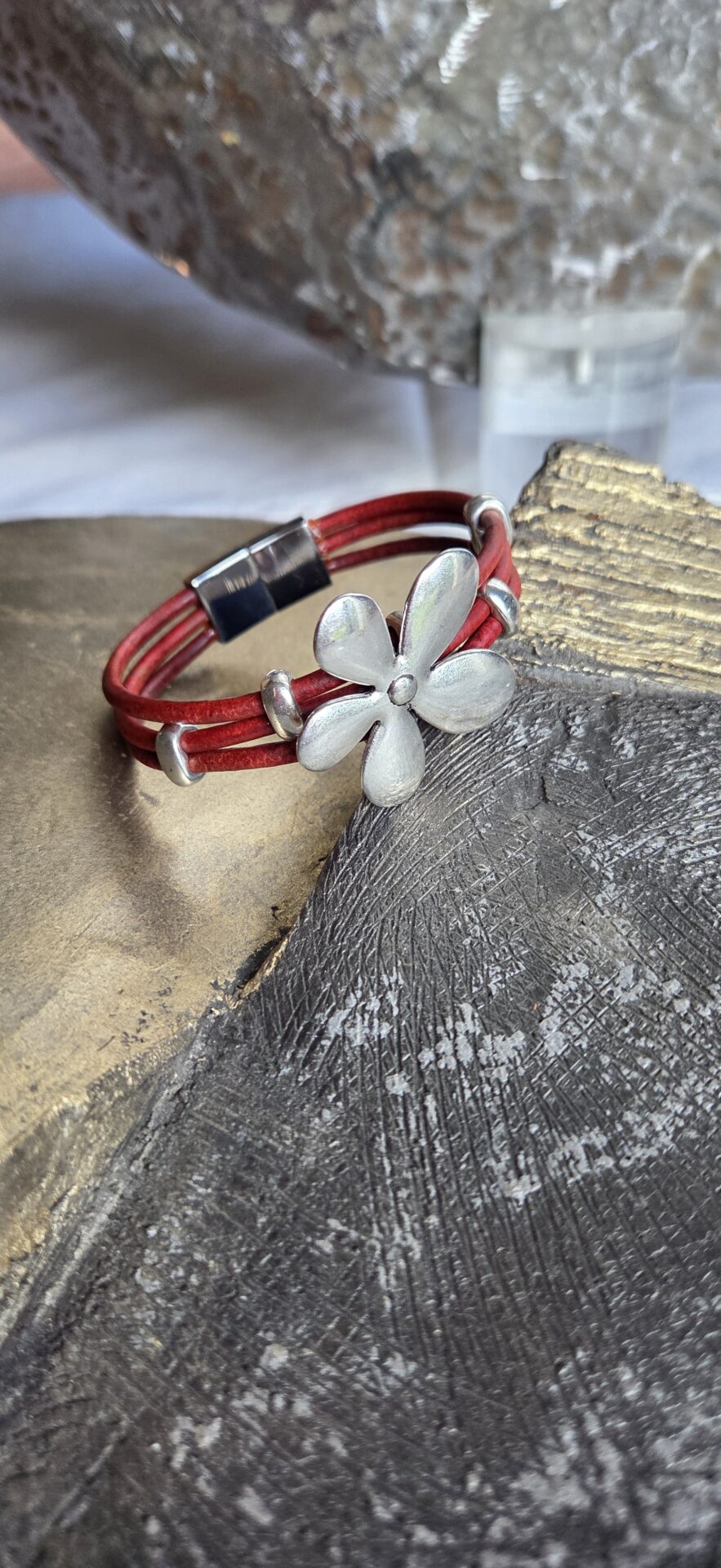 Bracelet femme cuir rouge et grosse fleur
