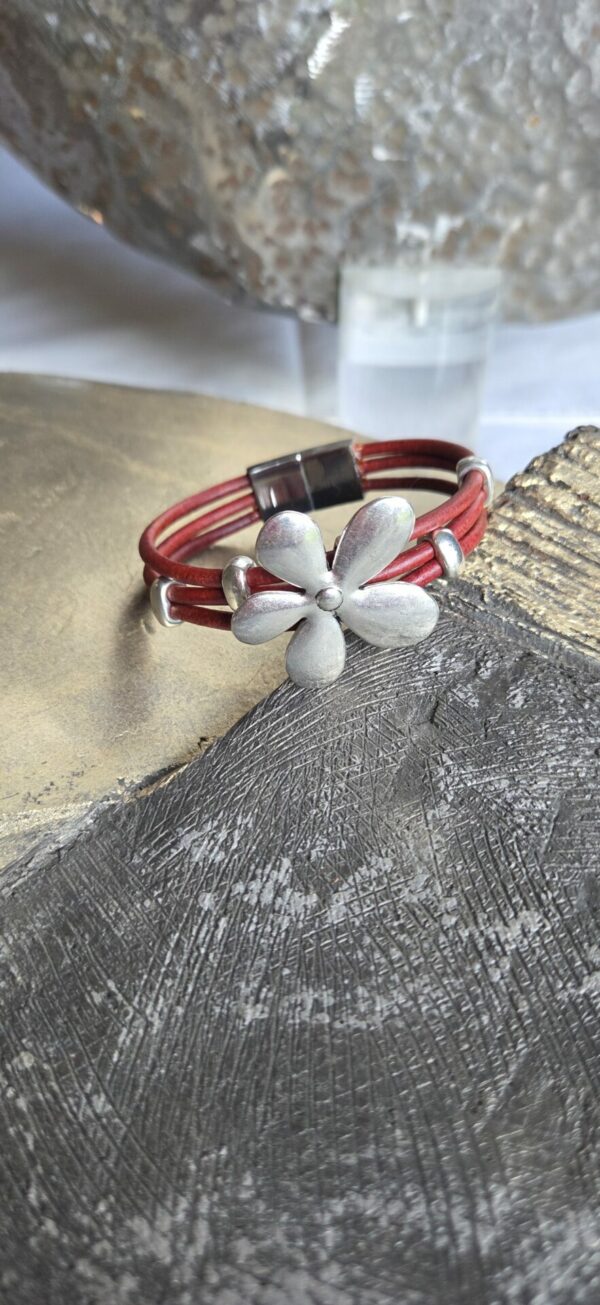 Bracelet femme cuir rouge et grosse fleur
