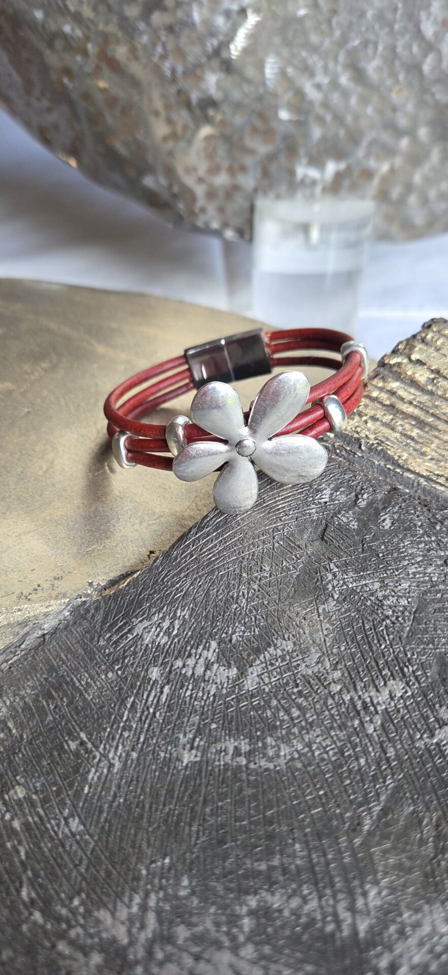 Bracelet femme cuir rouge et grosse fleur