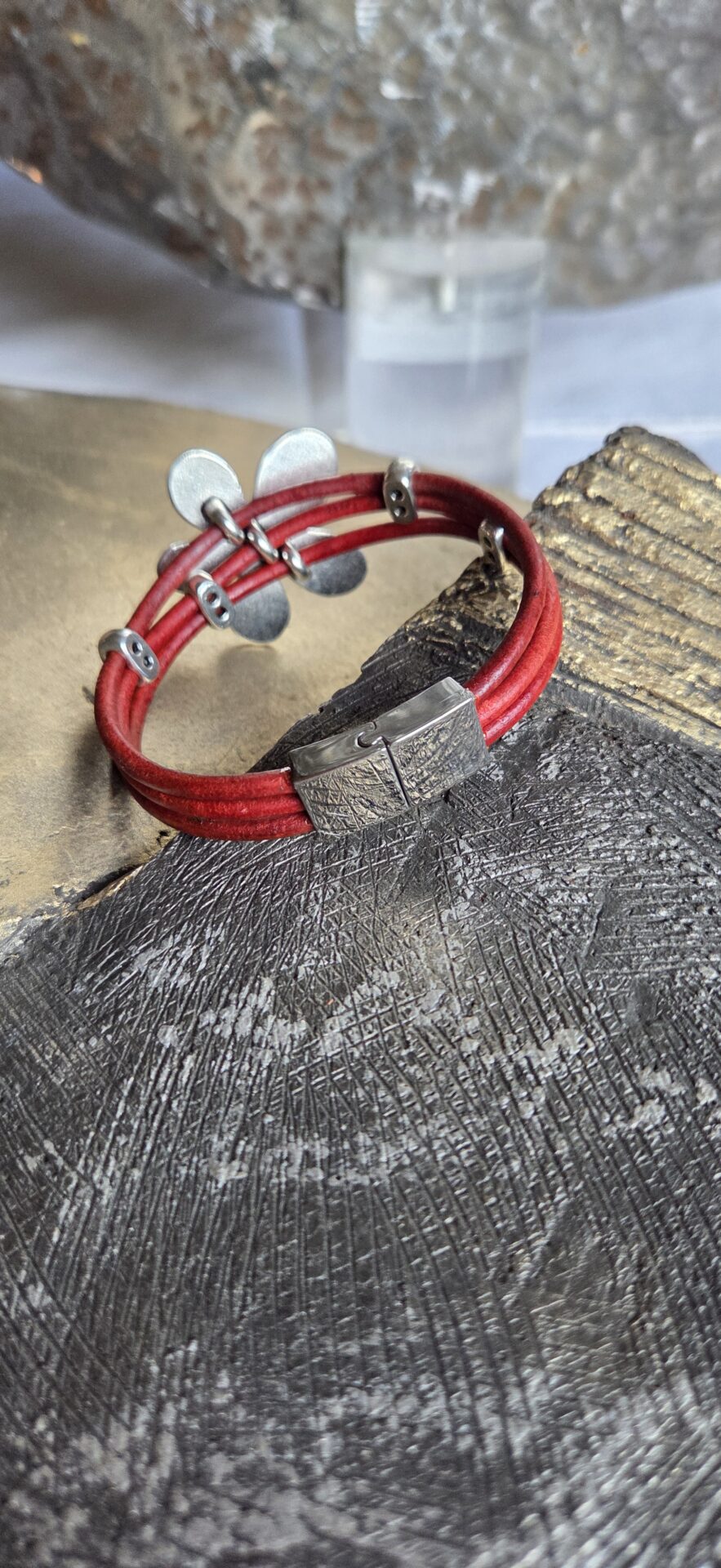 Bracelet femme cuir rouge et grosse fleur