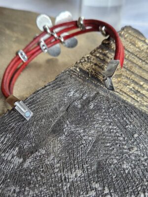 Bracelet femme cuir rouge et grosse fleur