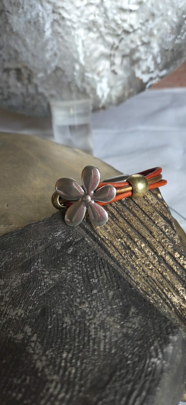 Bracelet femme cuir rond orange et bronze grosse marguerite