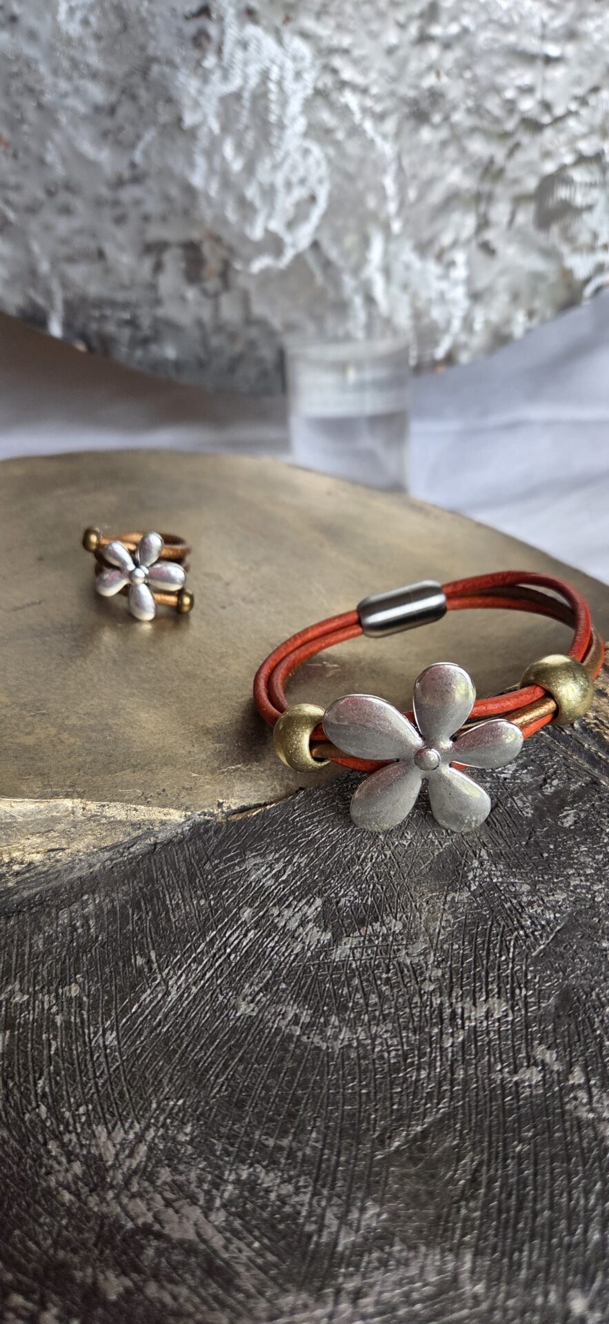 Bracelet femme cuir rond orange et bronze grosse marguerite
