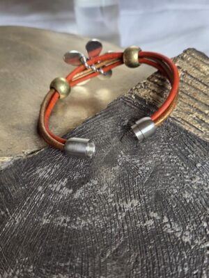 Bracelet femme cuir rond orange et bronze grosse marguerite