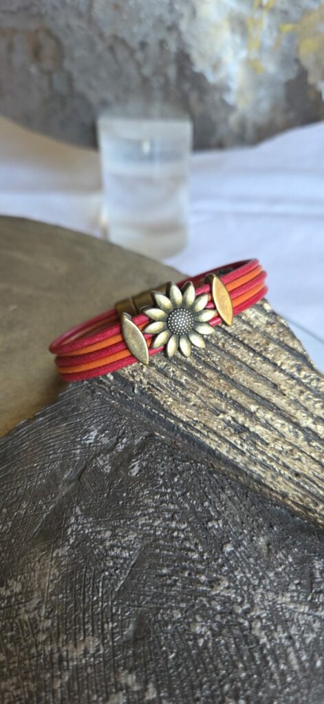 Bracelet femme cuir rond orange et rouge fleur et passants bronze