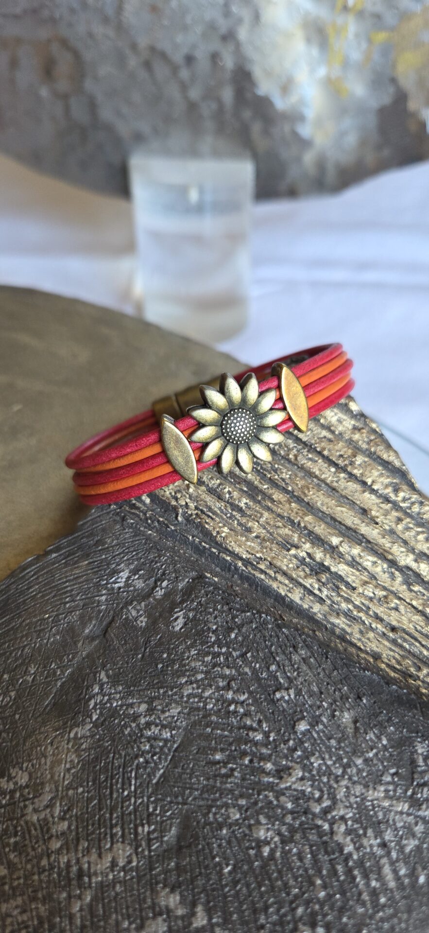 Bracelet femme cuir rond orange et rouge fleur et passants bronze
