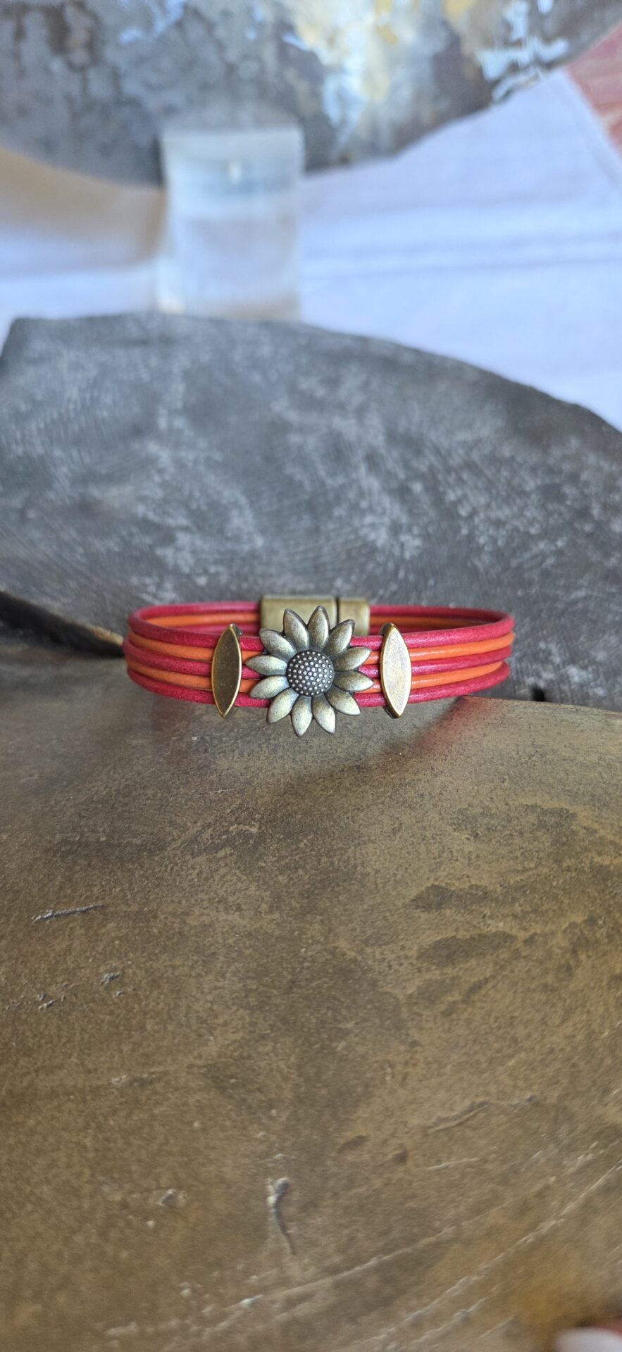 Bracelet femme cuir rond orange et rouge fleur et passants bronze