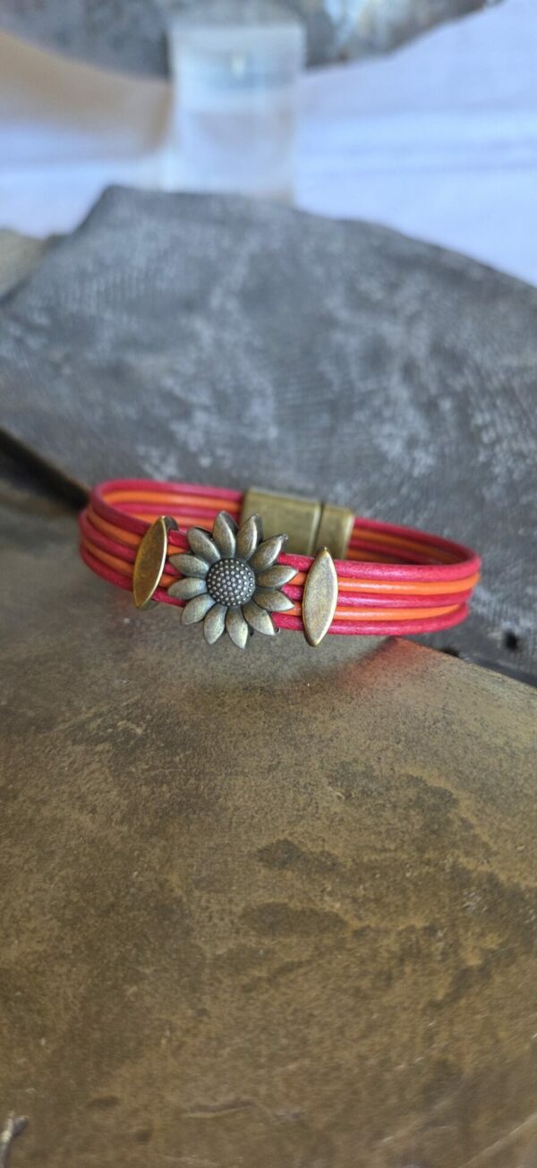 Bracelet femme cuir rond orange et rouge fleur et passants bronze