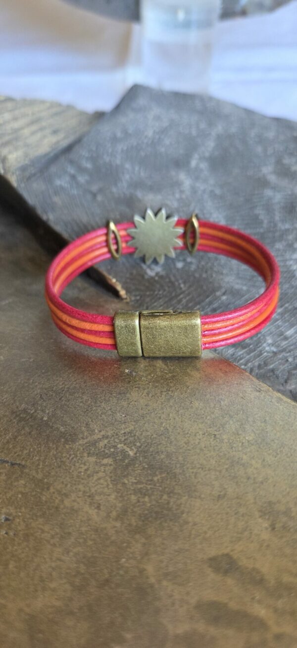 Bracelet femme cuir rond orange et rouge fleur et passants bronze