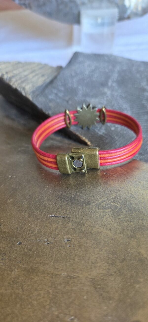 Bracelet femme cuir rond orange et rouge fleur et passants bronze
