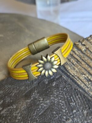 Bracelet femme cuir rond jaune et or fleur et passants bronze