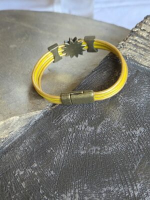 Bracelet femme cuir rond jaune et or fleur et passants bronze