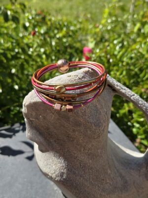 Bracelet femme cuir rond 2mm , perles et tubes bronze et cuivre