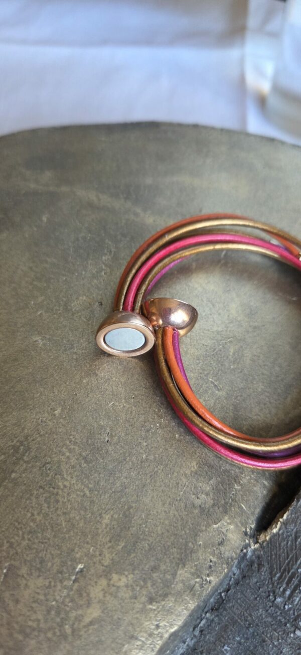 Bracelet femme cuir rond 2mm , perles et tubes bronze et cuivre