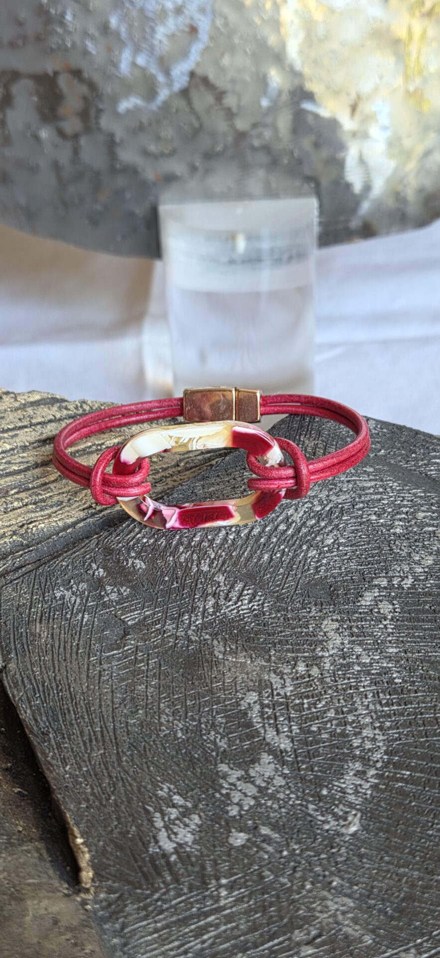 Bracelet femme cuir rond rouge et connecteur en acétate rouge