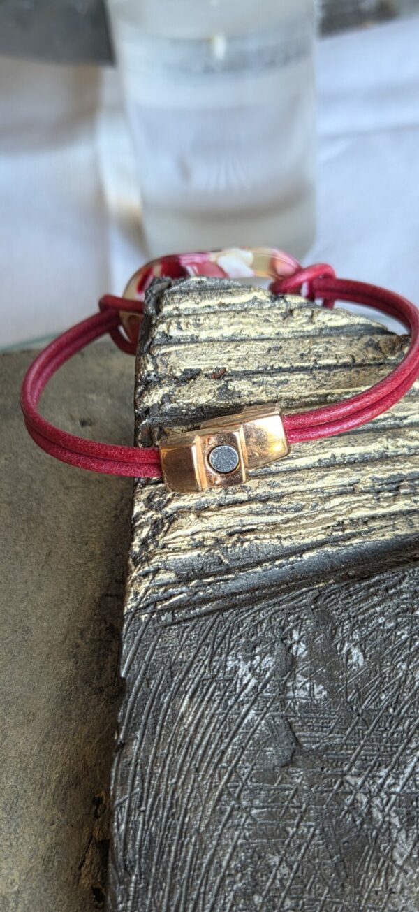 Bracelet femme cuir rond rouge et connecteur en acétate rouge