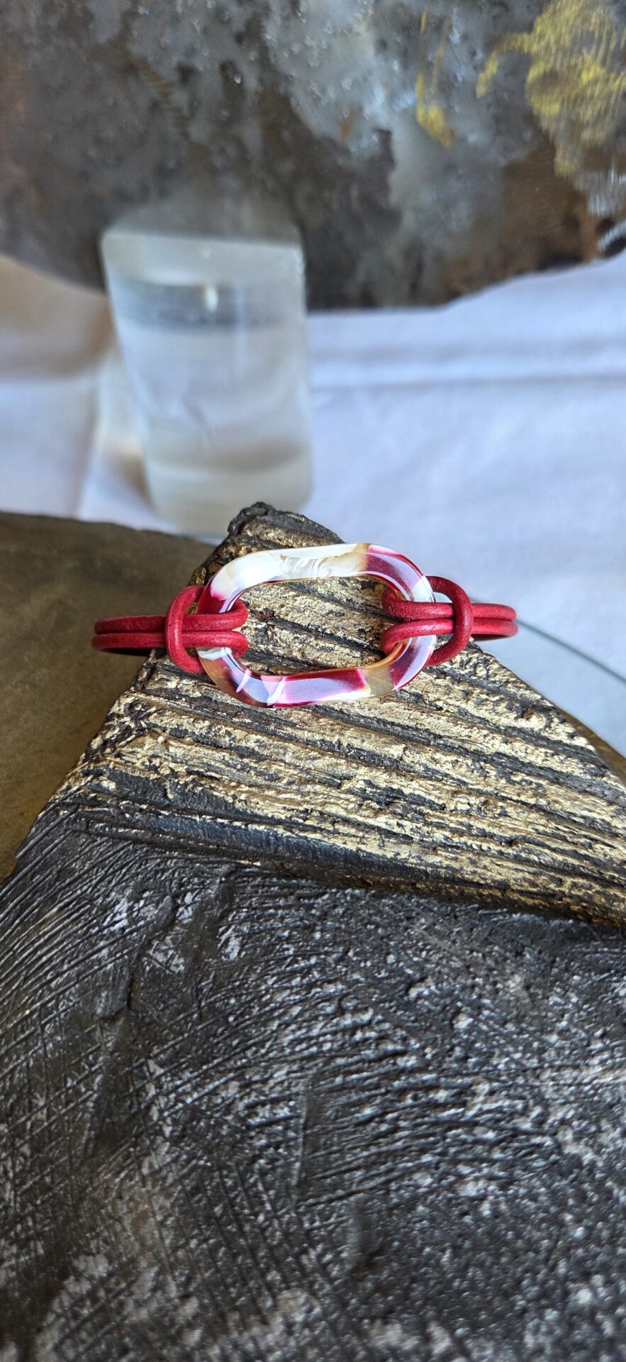 Bracelet femme cuir rond rouge et connecteur en acétate rouge