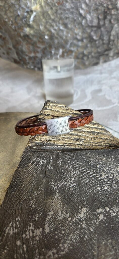 Bracelet homme cuir tressé marron et passant argenté