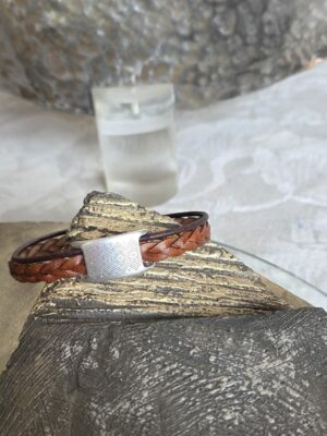 Bracelet homme cuir tressé marron et passant argenté