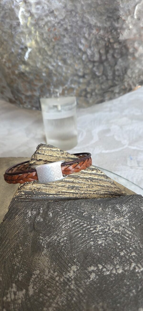 Bracelet homme cuir tressé marron et passant argenté