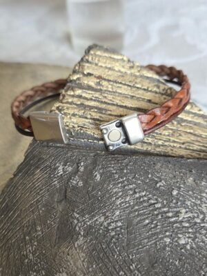 Bracelet homme cuir tressé marron et passant argenté