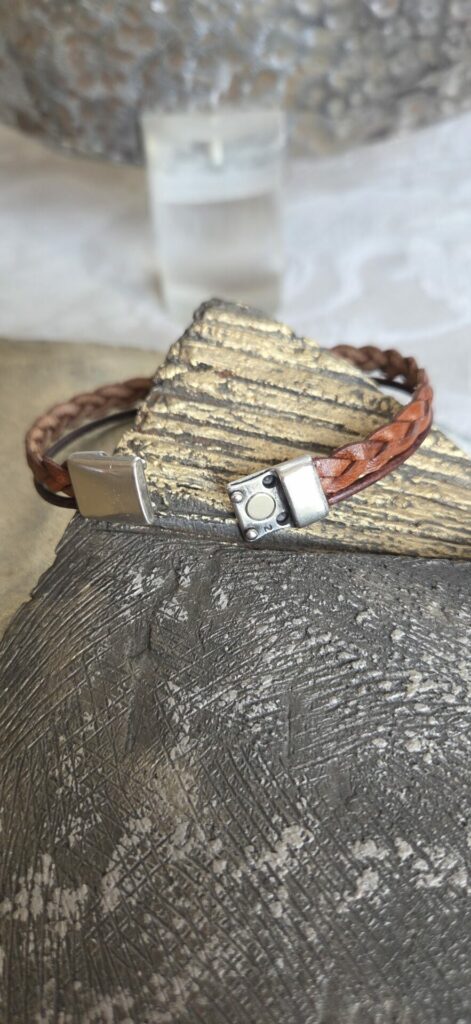 Bracelet homme cuir tressé marron et passant argenté