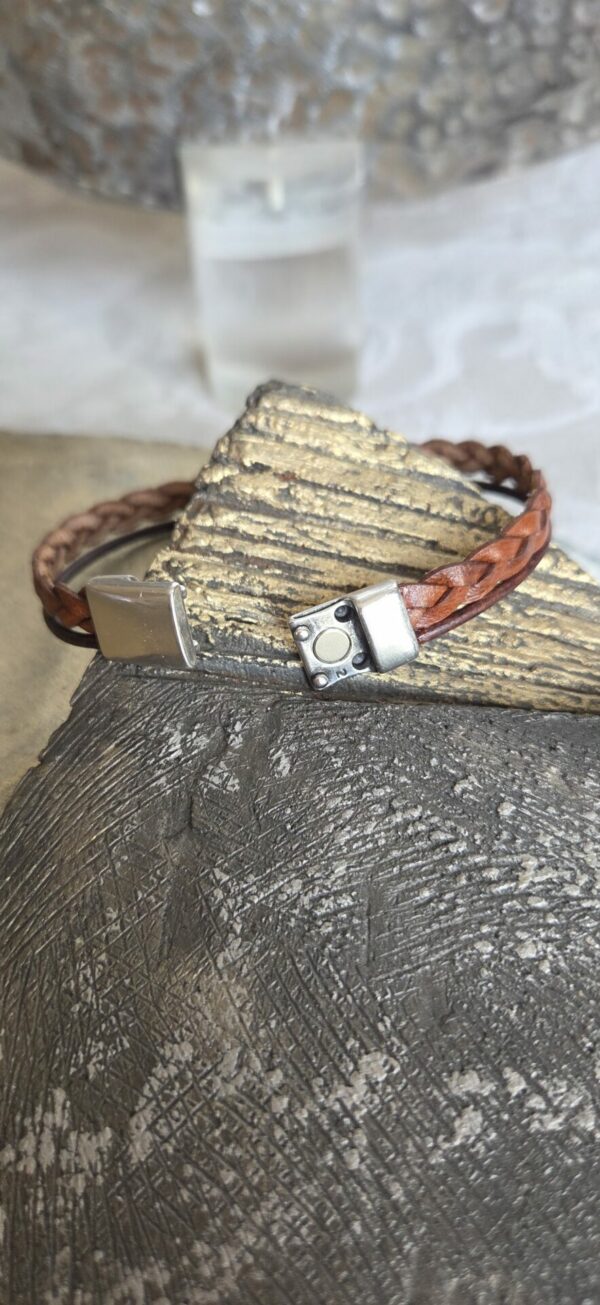 Bracelet homme cuir tressé marron et passant argenté