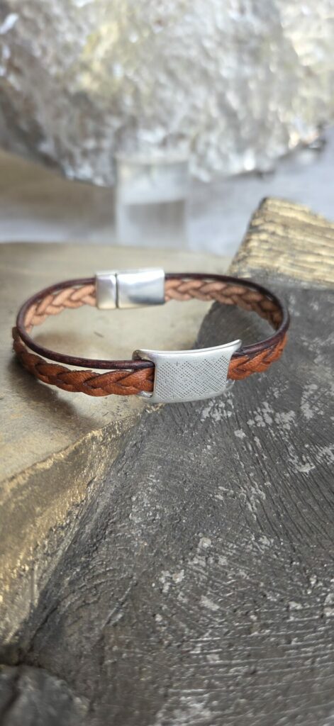 Bracelet homme cuir tressé marron et passant argenté